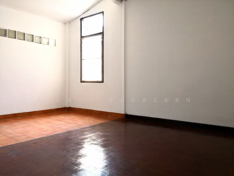 Located at Charoen Soi Inthamara 41, Bangkok, Din Daeng, Bangkok, 5 Bedrooms, 328 sqm, Townhouse For Rent, by Airada Parasarn, 500490260 - DDproperty.com