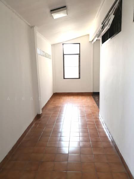 Located at Charoen Soi Inthamara 41, Bangkok, Din Daeng, Bangkok, 5 Bedrooms, 328 sqm, Townhouse For Rent, by Airada Parasarn, 500490260 - DDproperty.com