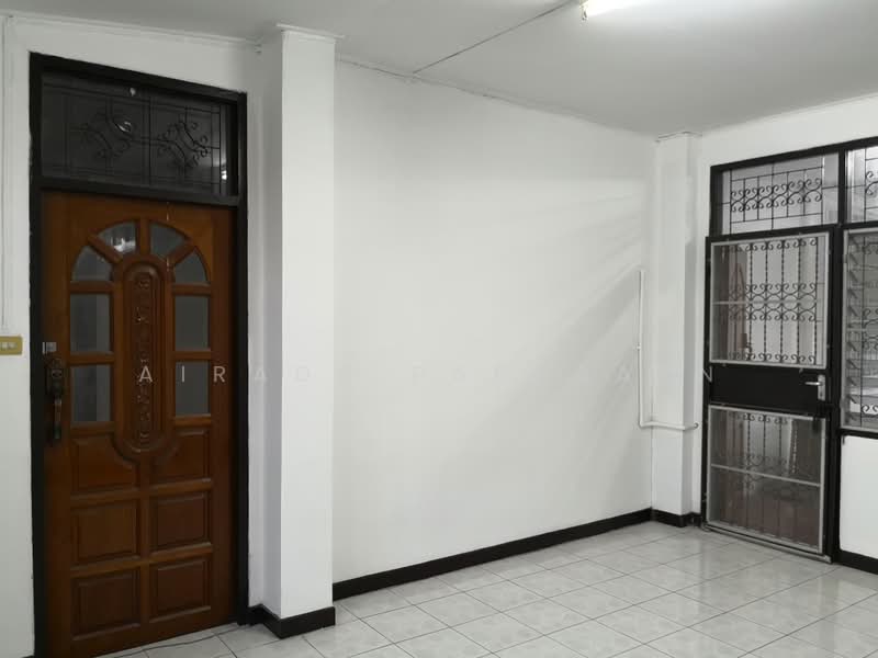 Located at Charoen Soi Inthamara 41, Bangkok, Din Daeng, Bangkok, 5 Bedrooms, 328 sqm, Townhouse For Rent, by Airada Parasarn, 500490260 - DDproperty.com