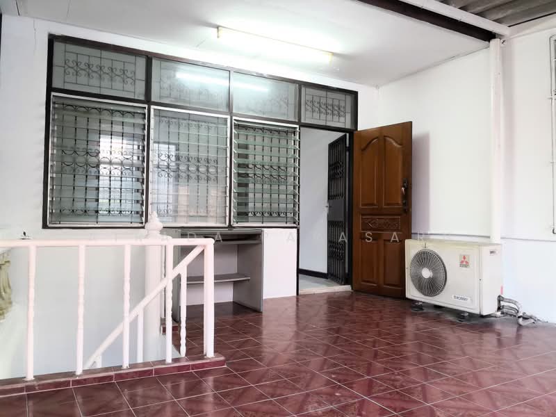 Located at Charoen Soi Inthamara 41, Bangkok, Din Daeng, Bangkok, 5 Bedrooms, 328 sqm, Townhouse For Rent, by Airada Parasarn, 500490260 - DDproperty.com