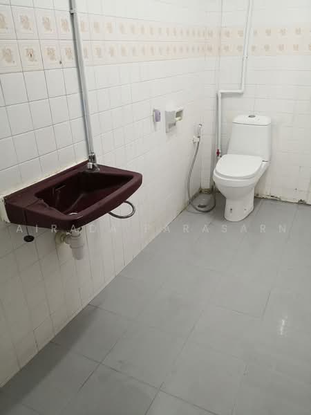 Located at Charoen Soi Inthamara 41, Bangkok, Din Daeng, Bangkok, 5 Bedrooms, 328 sqm, Townhouse For Rent, by Airada Parasarn, 500490260 - DDproperty.com