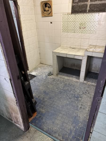 Shophouse for sale, located on Bang Waek Road, intersection 69, connecting to Phetkasem 48, Bangkok, Bang Waek, Phasi Charoen, Bangkok, , 200 sqm, Shophouse For Sale, by Suchart Gambhir, 500490265 - DDproperty.com