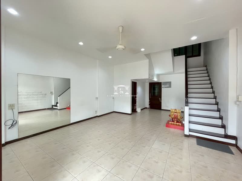 45870 – ทาวน์โฮม 4 ชั้น ไซส์ใหญ่ 32 ตร.ว. ใจกลางสุขุมวิท 71 — พื้นที่กว้างเหมือนบ้านเดี่ยว ในราคาที่, Bangkok, สุขุมวิท 71, Khong Tan, Khlong Toei, Bangkok, 4 Bedrooms, 320 sqm, Townhouse For Sale, by Forbest Properties Co., Ltd., 500490325 - DDproperty.com