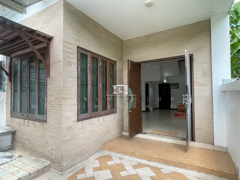 45870 – ทาวน์โฮม 4 ชั้น ไซส์ใหญ่ 32 ตร.ว. ใจกลางสุขุมวิท 71 — พื้นที่กว้างเหมือนบ้านเดี่ยว ในราคาที่, Bangkok, สุขุมวิท 71, Khong Tan, Khlong Toei, Bangkok, 4 Bedrooms, 320 sqm, Townhouse For Sale, by Forbest Properties Co., Ltd., 500490325 - DDproperty.com