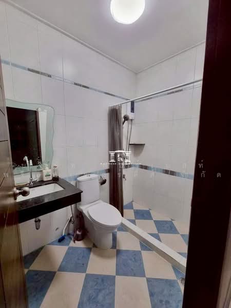 45870 – ทาวน์โฮม 4 ชั้น ไซส์ใหญ่ 32 ตร.ว. ใจกลางสุขุมวิท 71 — พื้นที่กว้างเหมือนบ้านเดี่ยว ในราคาที่, กรุงเทพ, สุขุมวิท 71, คลองตัน, คลองเตย, กรุงเทพ, 320 ตร.ม., ทาวน์เฮ้าส์ ขาย, โดย บริษัท ฟอร์เบสท์ พร็อพเพอร์ตี้ส์ จำกัด, 500490325 - DDproperty.com