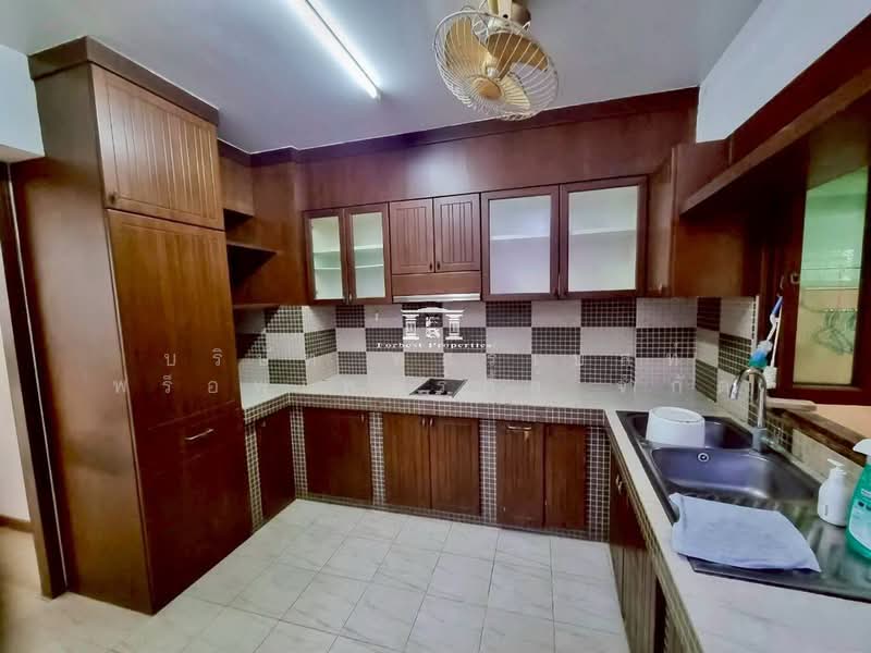 45870 – ทาวน์โฮม 4 ชั้น ไซส์ใหญ่ 32 ตร.ว. ใจกลางสุขุมวิท 71 — พื้นที่กว้างเหมือนบ้านเดี่ยว ในราคาที่, กรุงเทพ, สุขุมวิท 71, คลองตัน, คลองเตย, กรุงเทพ, 320 ตร.ม., ทาวน์เฮ้าส์ ขาย, โดย บริษัท ฟอร์เบสท์ พร็อพเพอร์ตี้ส์ จำกัด, 500490325 - DDproperty.com