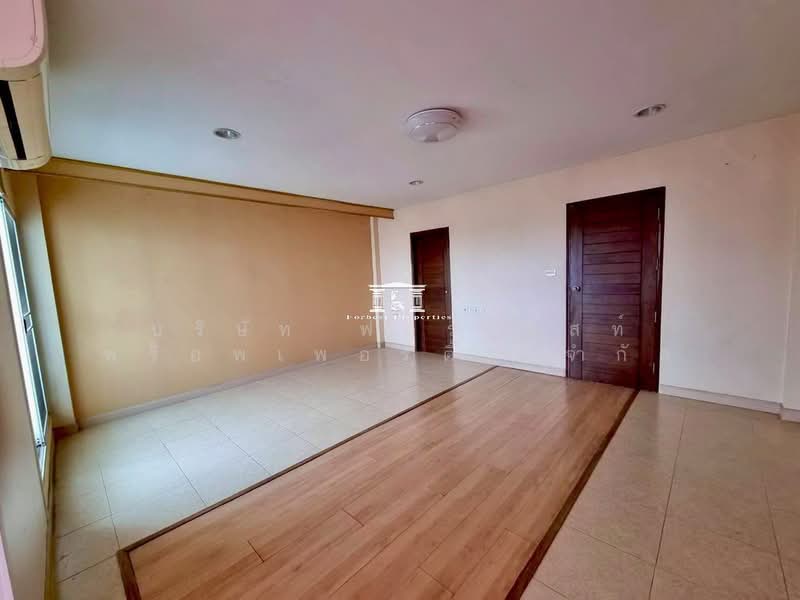 45870 – ทาวน์โฮม 4 ชั้น ไซส์ใหญ่ 32 ตร.ว. ใจกลางสุขุมวิท 71 — พื้นที่กว้างเหมือนบ้านเดี่ยว ในราคาที่, กรุงเทพ, สุขุมวิท 71, คลองตัน, คลองเตย, กรุงเทพ, 320 ตร.ม., ทาวน์เฮ้าส์ ขาย, โดย บริษัท ฟอร์เบสท์ พร็อพเพอร์ตี้ส์ จำกัด, 500490325 - DDproperty.com