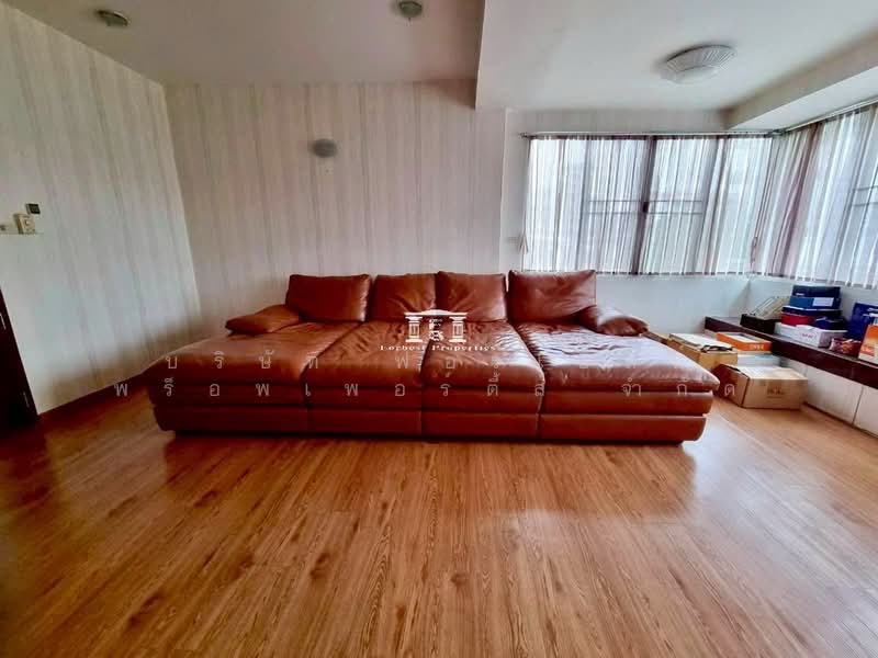 45870 – ทาวน์โฮม 4 ชั้น ไซส์ใหญ่ 32 ตร.ว. ใจกลางสุขุมวิท 71 — พื้นที่กว้างเหมือนบ้านเดี่ยว ในราคาที่, Bangkok, สุขุมวิท 71, Khong Tan, Khlong Toei, Bangkok, 4 Bedrooms, 320 sqm, Townhouse For Sale, by Forbest Properties Co., Ltd., 500490325 - DDproperty.com