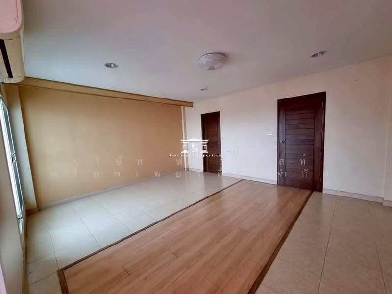 45870 – ทาวน์โฮม 4 ชั้น ไซส์ใหญ่ 32 ตร.ว. ใจกลางสุขุมวิท 71 — พื้นที่กว้างเหมือนบ้านเดี่ยว ในราคาที่, Bangkok, สุขุมวิท 71, Khong Tan, Khlong Toei, Bangkok, 4 Bedrooms, 320 sqm, Townhouse For Sale, by Forbest Properties Co., Ltd., 500490325 - DDproperty.com