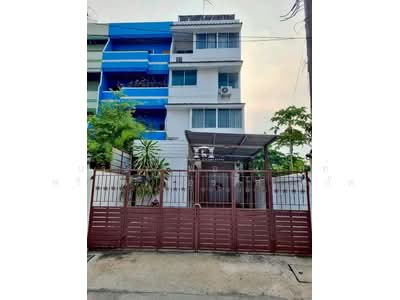 ขาย - 45870 – ทาวน์โฮม 4 ชั้น ไซส์ใหญ่ 32 ตร.ว. ใจกลางสุขุมวิท 71 — พื้นที่กว้างเหมือนบ้านเดี่ยว ในราคาที่, กรุงเทพ