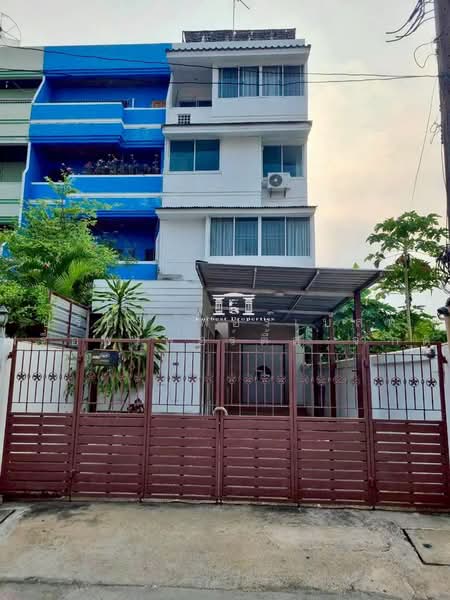 45870 – ทาวน์โฮม 4 ชั้น ไซส์ใหญ่ 32 ตร.ว. ใจกลางสุขุมวิท 71 — พื้นที่กว้างเหมือนบ้านเดี่ยว ในราคาที่, กรุงเทพ, สุขุมวิท 71, คลองตัน, คลองเตย, กรุงเทพ, 320 ตร.ม., ทาวน์เฮ้าส์ ขาย, โดย บริษัท ฟอร์เบสท์ พร็อพเพอร์ตี้ส์ จำกัด, 500490325 - DDproperty.com