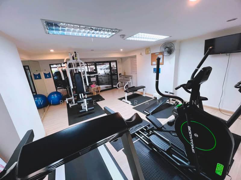 Lumpini Place Narathiwas 24, Bangkok, Sathu Pradit 19 Alley 3, Chong Nonsi, Yan Nawa, Bangkok, 1 Bedroom, 34 sqm, Condo For Sale, by Wiratee Aramrun, 500490361 - DDproperty.com