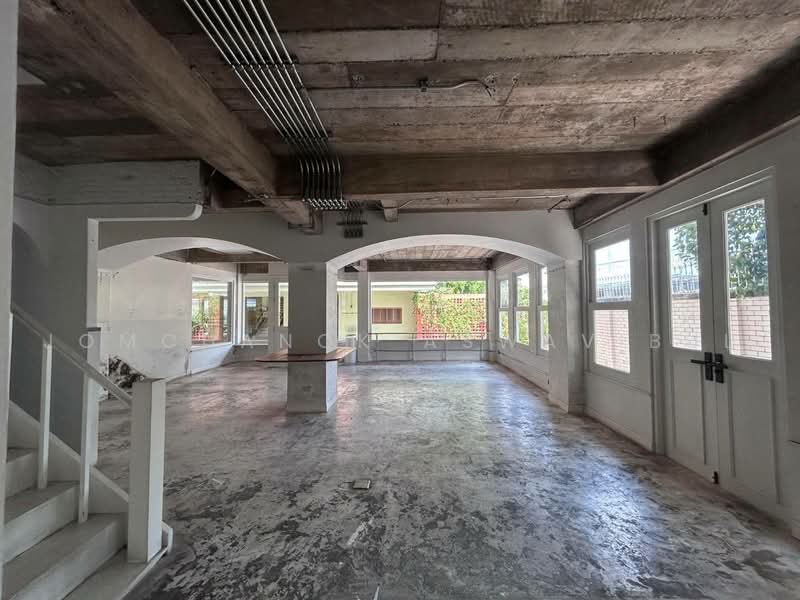 Brown Brick Thonglor, Bangkok, Soi Ekamai 21, Khlong Tan Nua, Watthana, Bangkok, 5 Bedrooms, 600 sqm, Apartment For Sale, by Jomchanok Aswavibul, 500490364 - DDproperty.com