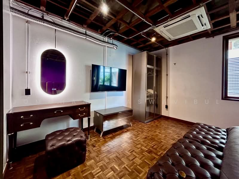 Brown Brick Thonglor, Bangkok, Soi Ekamai 21, Khlong Tan Nua, Watthana, Bangkok, 5 Bedrooms, 600 sqm, Apartment For Sale, by Jomchanok Aswavibul, 500490364 - DDproperty.com