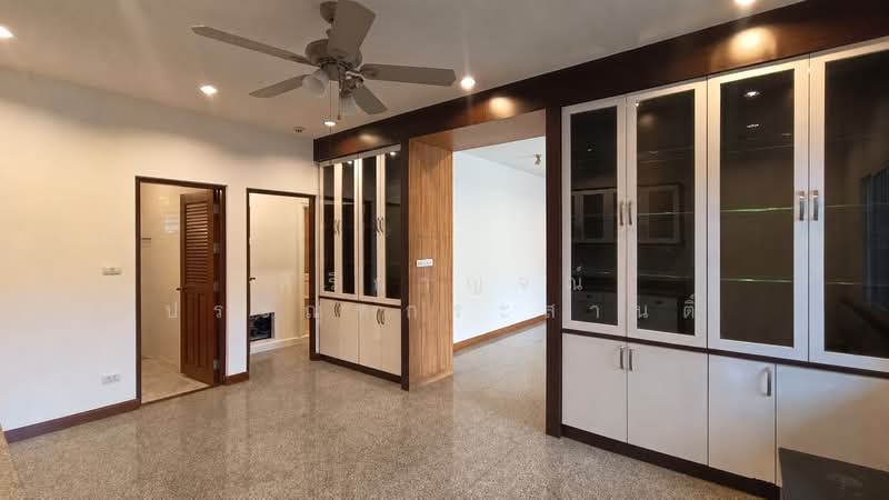 Large Detached House Near Central Rama 2, Bangkok, ท่าข้าม - พระราม 2, Tha Kham, Bang Khun Thian, Bangkok, 5 Bedrooms, 400 sqm, Single Detached House For Sale, by ศิริกาญจณ์ ประณุทกระสานติ์, 500490455 - ห้องทานข้าว - DDproperty.com
