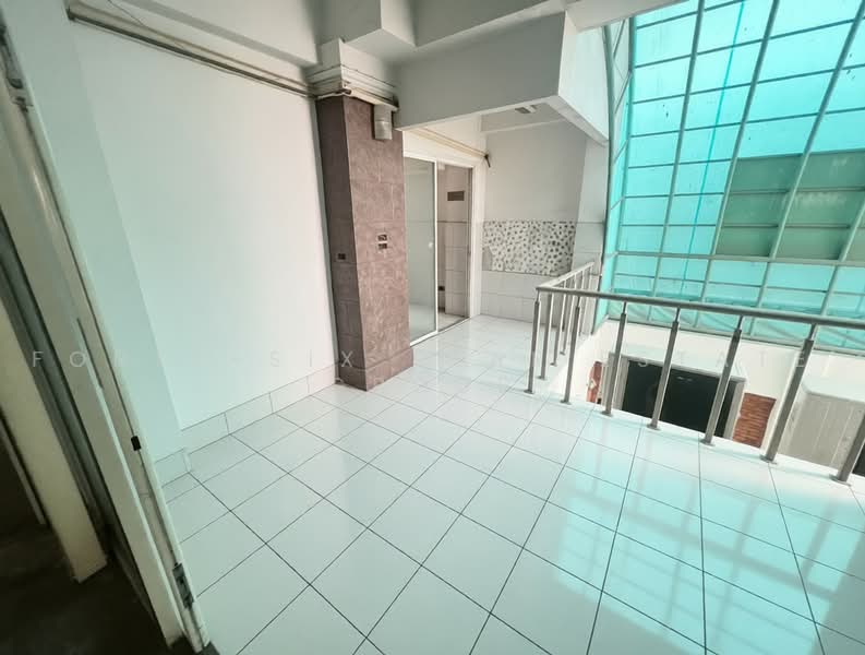 ขายอาคารพาณิชย์ 8 ชั้น (หัวมุม) หน้า รพ.พระราม 9, Bangkok, Bang Kapi, Huai Khwang, Bangkok, , 1,004 sqm, Shophouse For Sale, by Forty-Six Real Estate Group, 500490474 - DDproperty.com