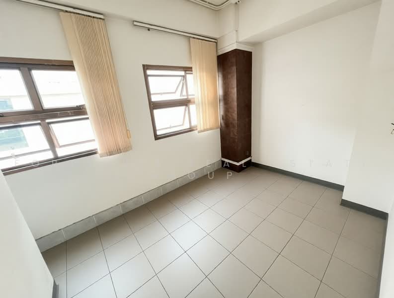 ขายอาคารพาณิชย์ 8 ชั้น (หัวมุม) หน้า รพ.พระราม 9, Bangkok, Bang Kapi, Huai Khwang, Bangkok, , 1,004 sqm, Shophouse For Sale, by Forty-Six Real Estate Group, 500490474 - DDproperty.com