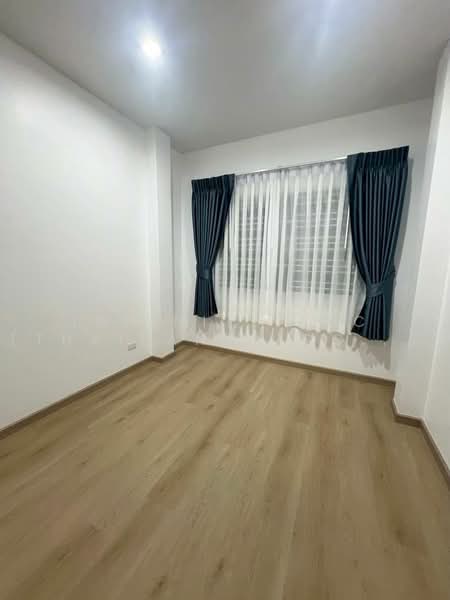 Trio Town sriracha, Chon Buri (Pattaya), Surasak, Si Racha, Chon Buri (Pattaya), 3 Bedrooms, 140 sqm, Semi-Detached House (Twin House) For Rent, by Infinity EEC (Thailand) Co., Ltd., 500490492 - DDproperty.com