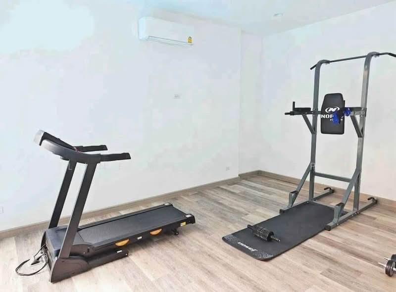 3-Storey House, Soi Inthamara 29 Yaek 1 Sutthisan, With swimming pool, Ready to move in, Bangkok, Samsen Nai, Phaya Thai, Bangkok, 7 Bedrooms, 6,625 sqm, Single Detached House For Rent, by LINE @firststep, 500490651 - DDproperty.com
