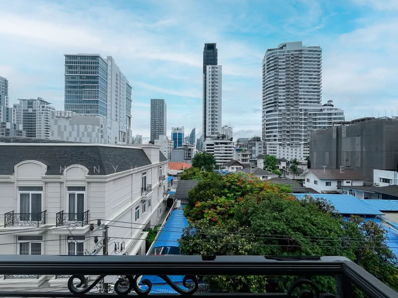 Luxury House for Sale in Sukhumvit 61, Ekkamai | Spacious 600 Sq.m. Private Residence in Prime Bangk, Bangkok, Khlong Tan Nua, Watthana, Bangkok, 4 Bedrooms, 600 sqm, Single Detached House For Sale, by Shinyu Real Estate, 500490669 - DDproperty.com