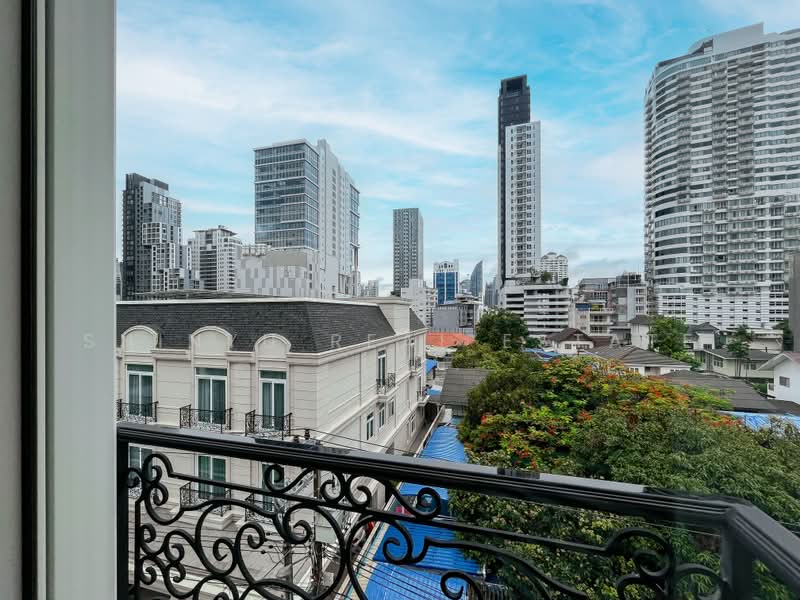 Luxury House for Sale in Sukhumvit 61, Ekkamai | Spacious 600 Sq.m. Private Residence in Prime Bangk, Bangkok, Khlong Tan Nua, Watthana, Bangkok, 4 Bedrooms, 600 sqm, Single Detached House For Sale, by Shinyu Real Estate, 500490669 - DDproperty.com