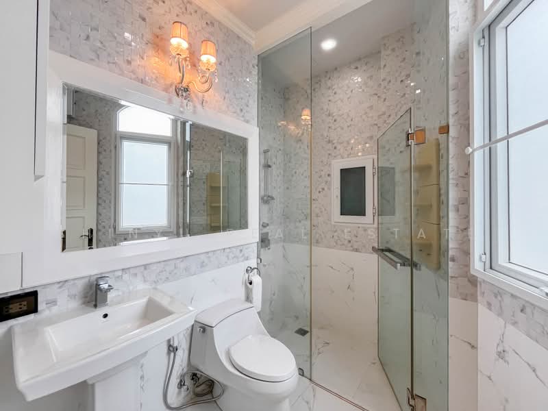 Luxury House for Sale in Sukhumvit 61, Ekkamai | Spacious 600 Sq.m. Private Residence in Prime Bangk, Bangkok, Khlong Tan Nua, Watthana, Bangkok, 4 Bedrooms, 600 sqm, Single Detached House For Sale, by Shinyu Real Estate, 500490669 - DDproperty.com