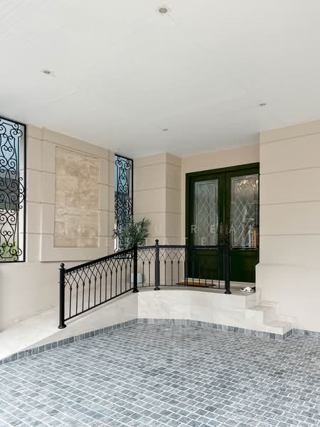 Luxury House for Sale in Sukhumvit 61, Ekkamai | Spacious 600 Sq.m. Private Residence in Prime Bangk, Bangkok, Khlong Tan Nua, Watthana, Bangkok, 4 Bedrooms, 600 sqm, Single Detached House For Sale, by Shinyu Real Estate, 500490669 - DDproperty.com