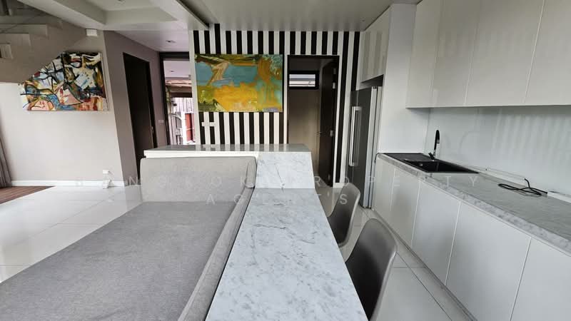 Townhouse in Ekkamai with private poo, bangkok, Khlong Tan Nua, Watthana, Bangkok, 3 Bedrooms, 450 sqm, Townhouse For Sale, by BANGKOK PROPERTY AGENTS, 500490672 - DDproperty.com