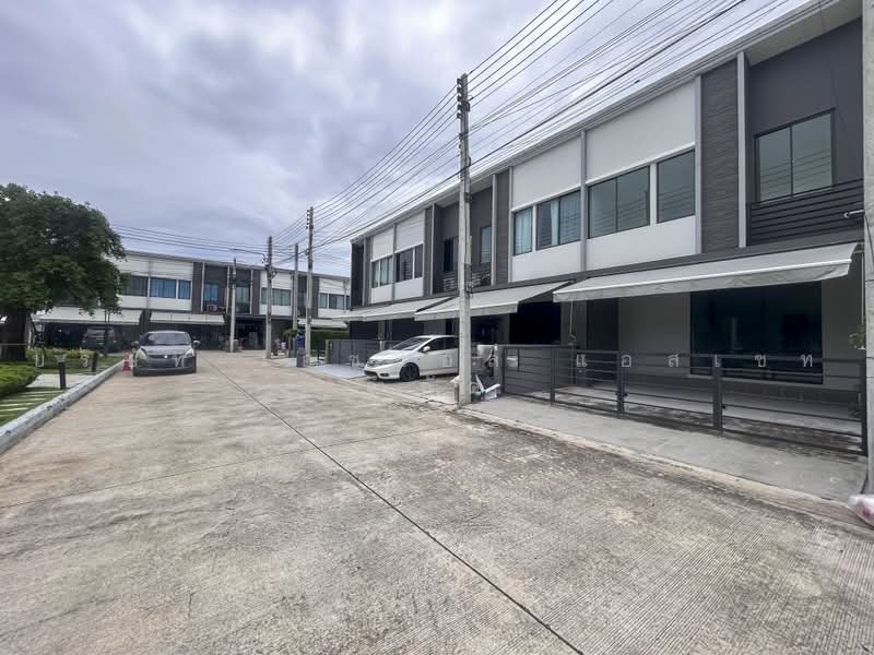 Pleno Ratchapruek-Chaengwattana, Pathum Thani, O Bo Cho Rim Khan Khlong Ko Kriang Road, Bang Khu Wat, Muang Pathum Thani, Pathum Thani, 3 Bedrooms, 120 sqm, Townhouse For Sale, by บริษัท เอชแอล แอสเซท จำกัด, 500490788 - DDproperty.com