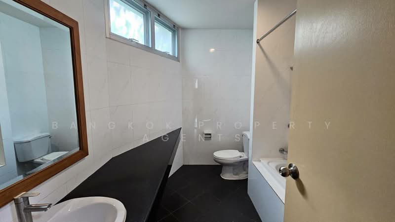 Aramvej Apartment, Bangkok, 181 Soi Sukhumvit 49/11, Khlong Tan Nua, Watthana, Bangkok, 3 Bedrooms, 300 sqm, Condo For Rent, by BANGKOK PROPERTY AGENTS, 500490795 - DDproperty.com
