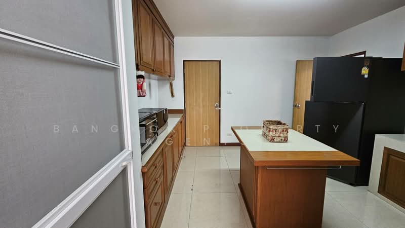 Aramvej Apartment, Bangkok, 181 Soi Sukhumvit 49/11, Khlong Tan Nua, Watthana, Bangkok, 3 Bedrooms, 300 sqm, Condo For Rent, by BANGKOK PROPERTY AGENTS, 500490795 - DDproperty.com