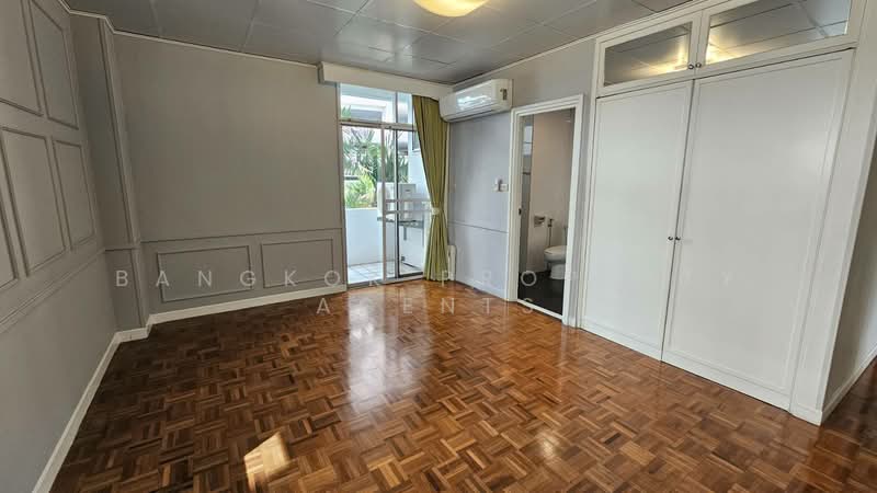 Aramvej Apartment, Bangkok, 181 Soi Sukhumvit 49/11, Khlong Tan Nua, Watthana, Bangkok, 4 Bedrooms, 260 sqm, Condo For Rent, by BANGKOK PROPERTY AGENTS, 500490832 - DDproperty.com