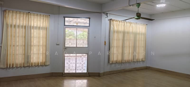 บ้านอยู่เจริญ อินทามระ 41, กรุงเทพ, ดินแดง, กรุงเทพ, 184 ตร.ม., ทาวน์เฮ้าส์ ให้เช่า, โดย Airada Parasarn, 500490876 - DDproperty.com