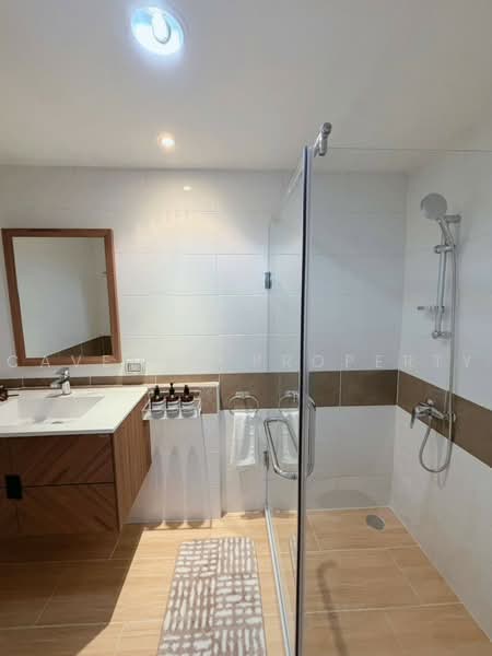 Serene Place Sukhumvit 24, Bangkok, 9 Soi Sukhumvit 24, Sukhumvit Road, Khong Tan, Khlong Toei, Bangkok, 2 Bedrooms, 80 sqm, Condo For Rent, by Caveman Property, 500490878 - DDproperty.com