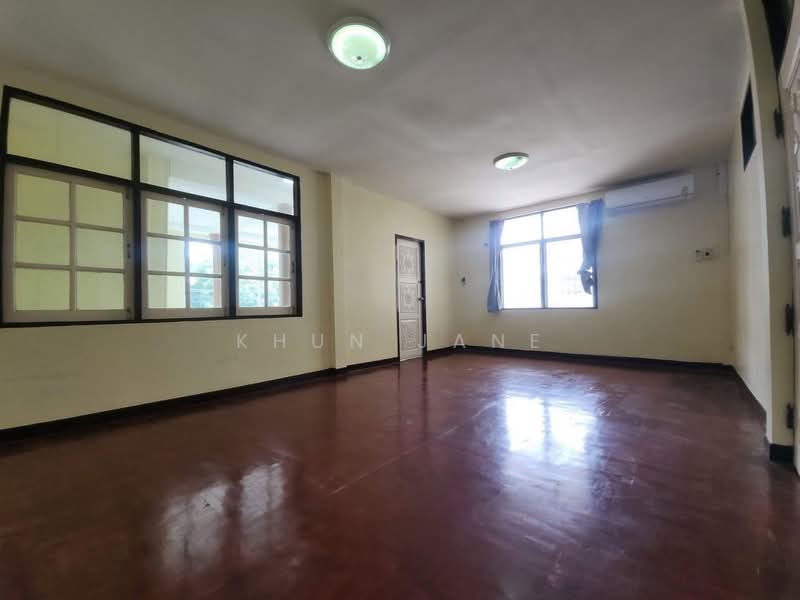 Townhouse for Rent Near Two MRT Lines: Lat Phrao / Phawana (SPSJP604), Bangkok, ลาดพร้าว 41, Chan Kasem, Chatuchak, Bangkok, 5 Bedrooms, 450 sqm, Townhouse For Rent, by Khun Jane, 500490898 - DDproperty.com