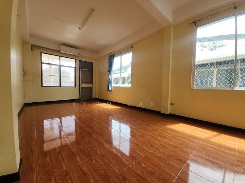 Townhouse for Rent Near Two MRT Lines: Lat Phrao / Phawana (SPSJP604), Bangkok, ลาดพร้าว 41, Chan Kasem, Chatuchak, Bangkok, 5 Bedrooms, 450 sqm, Townhouse For Rent, by Khun Jane, 500490898 - DDproperty.com