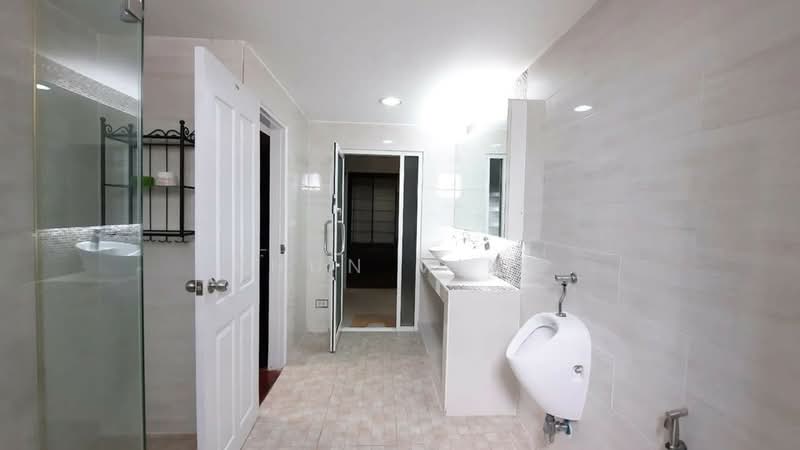 Waratorn Ville, Bangkok, Soi Rerktrilak, Suan Luang, Bangkok, 5 Bedrooms, 300 sqm, Townhouse For Sale, by Khun Ming, 500490947 - DDproperty.com