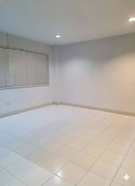 For Rent: 6-Story Commercial Building/Warehouse/Showroom, 2 Units, near BTS Phraeksa (SPSAD4126), Samut Prakan, แพรกษา, Tai Ban Mai, Muang Samut Prakarn, Samut Prakan, , 1,200 sqm, Shophouse For Rent, by Agent Pla, 500491040 - DDproperty.com