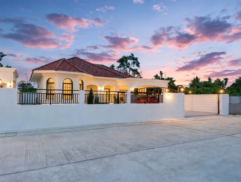 Luxury European-Style Model House For Sale – Parish De Canal, Ratchaburi, เพชรเกษม-โคกหม้อ ซอย 11, Khok Mo, Muang Ratchaburi, Ratchaburi, 3 Bedrooms, 184 sqm, Single Detached House For Sale, by ธีรนุช ธีระวาทิน, 500491056 - DDproperty.com
