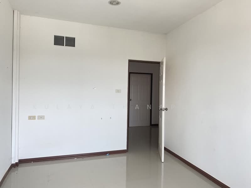 อาคารพาณิชย์ 3.5 ชั้น ต.สามพร้าว : 3.5-Story Comm. Bldg, Udon-Samphrao Rd, Samphrao, Udon Thani, สามพร้าว- อุดรธานี, Sam Phrao, Muang Udon Thani, Udon Thani, , 267 sqm, Shophouse For Sale, by Kulaya Thanapura, 500491090 - DDproperty.com