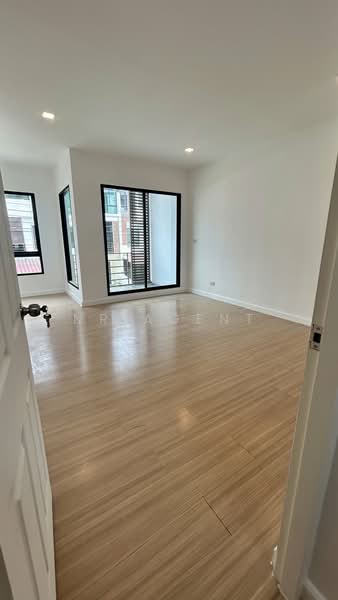Six Nature Ekkachai 64/5, Bangkok, Bang Bon, Bangkok, 3 Bedrooms, 184 sqm, Townhouse For Sale, by NR AGENT, 500491203 - DDproperty.com