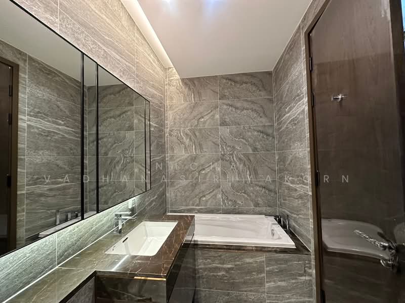 The Esse Sukhumvit 36, Bangkok, Soi Sukhumvit 36, Sukhumvit Road, Phra Kanong, Khlong Toei, Bangkok, 1 Bedroom, 38 sqm, Condo For Rent, by Nicha Vadhanasiriyakorn, 500491242 - DDproperty.com