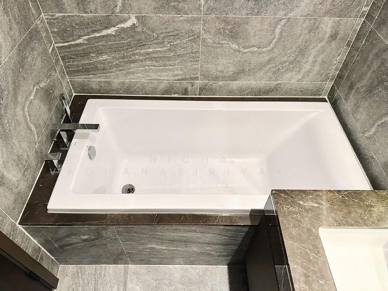 The Esse Sukhumvit 36, Bangkok, Soi Sukhumvit 36, Sukhumvit Road, Phra Kanong, Khlong Toei, Bangkok, 1 Bedroom, 39 sqm, Condo For Rent, by Nicha Vadhanasiriyakorn, 500491242 - DDproperty.com