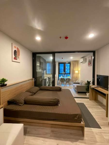 XT Huaikhwang, Bangkok, 244 Ratchadaphisek Road, Huai Khwang, Bangkok, 1 Bedroom, 30 sqm, Condo For Rent, by Holtop Property, 500491264 - DDproperty.com