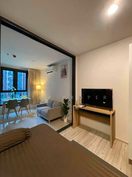 XT Huaikhwang, Bangkok, 244 Ratchadaphisek Road, Huai Khwang, Bangkok, 1 Bedroom, 30 sqm, Condo For Rent, by Holtop Property, 500491264 - DDproperty.com