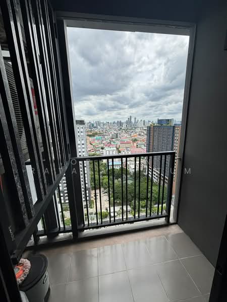 The Base Park East Sukhumvit 77, Bangkok, 99 Soi Pridi Banomyong 2, Phra Kanong Nua, Watthana, Bangkok, 1 Bedroom, 31 sqm, Condo For Sale, by Orawan Ratanapratum, 500491278 - DDproperty.com