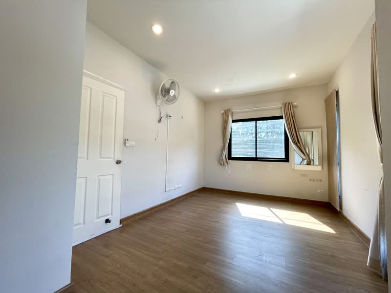The Modish Ratchaphruek-Kanchanapisek, Pathum Thani, Ratchaphruek 77 Road, Khlong Phra Udom, Lat Lum Kaeo, Pathum Thani, 4 Bedrooms, 150 sqm, Townhouse For Sale, by Niwet kusol, 500491411 - DDproperty.com