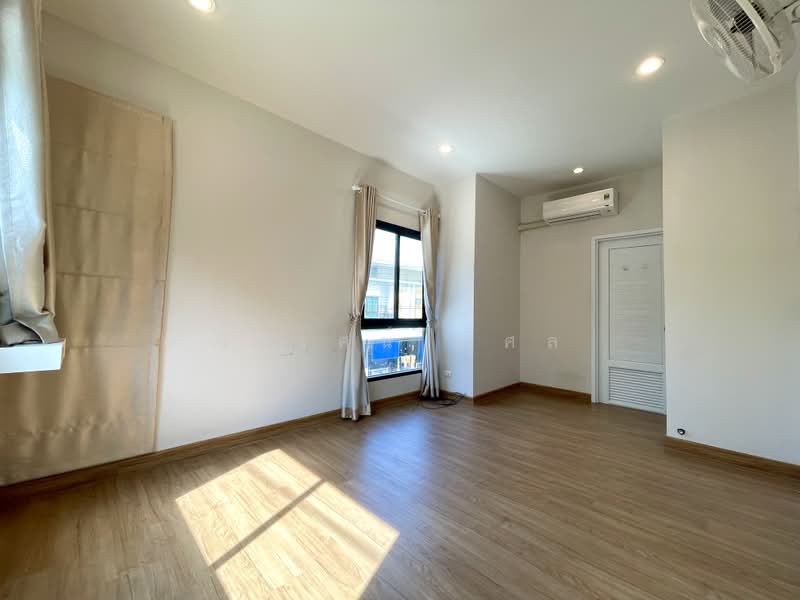 The Modish Ratchaphruek-Kanchanapisek, Pathum Thani, Ratchaphruek 77 Road, Khlong Phra Udom, Lat Lum Kaeo, Pathum Thani, 4 Bedrooms, 150 sqm, Townhouse For Sale, by Niwet kusol, 500491411 - DDproperty.com