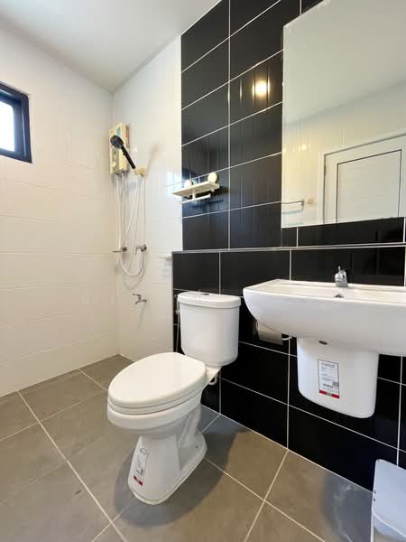 The Modish Ratchaphruek-Kanchanapisek, Pathum Thani, Ratchaphruek 77 Road, Khlong Phra Udom, Lat Lum Kaeo, Pathum Thani, 4 Bedrooms, 150 sqm, Townhouse For Sale, by Niwet kusol, 500491411 - DDproperty.com