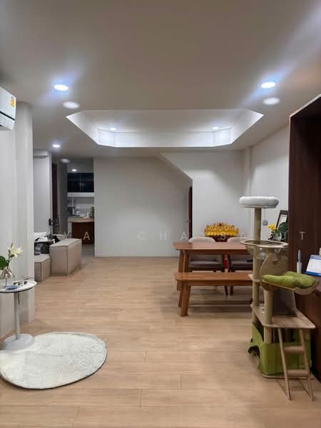 หมู่บ้านอยู่เจริญ รัชดา18, Bangkok, Huai Khwang, Bangkok, 3 Bedrooms, 180 sqm, Townhouse For Rent, by Thiya Chaysabut, 500491433 - DDproperty.com